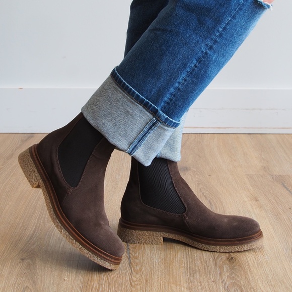 Chelsea Camper, Brown - Picture 2 of 2